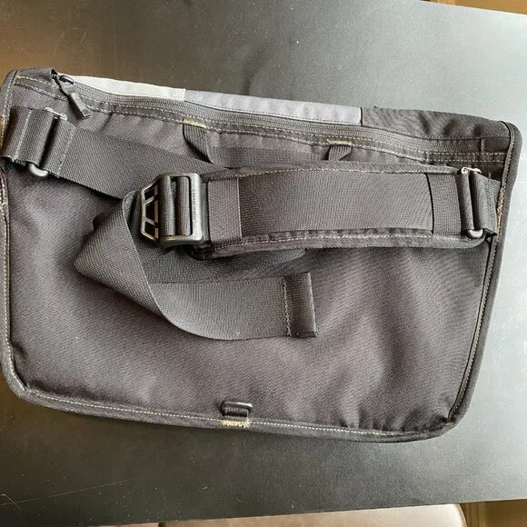 Timbuk2 Classic 14x12 Inch Messenger Bag Large Gray Black Laptop Luggage